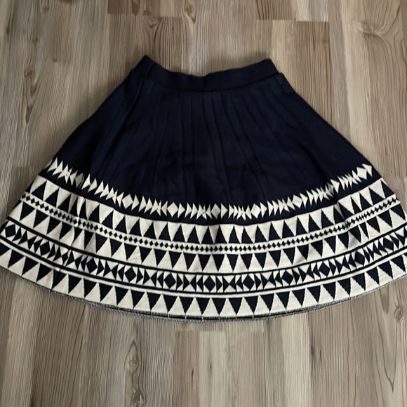 Francesca’s AINA BE A-line Knit Mini Skirt Navy Cream Geometric Print NWT Size S - Picture 3 of 10